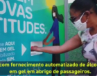 Campanha da Cemig SIM inova com abrigo de ônibus que libera álcool em gel