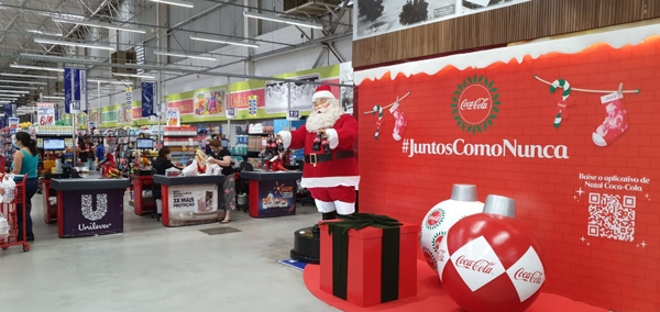 Supermercados BH recebe ativação de Natal da Coca-Cola FEMSA Brasil