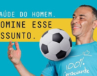 Cafu veste a camisa da campanha Trato Feito e incentiva homens a realizarem exames preventivos