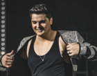 Cantando grandes sucessos, Eric Land apresenta no próximo sábado (17) a “Live do Land – Top Piseiro”