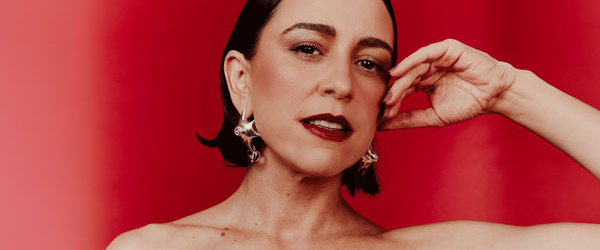 Roberta Sá se apresenta ao lado da Orquestra Opus no Cine Theatro Brasil